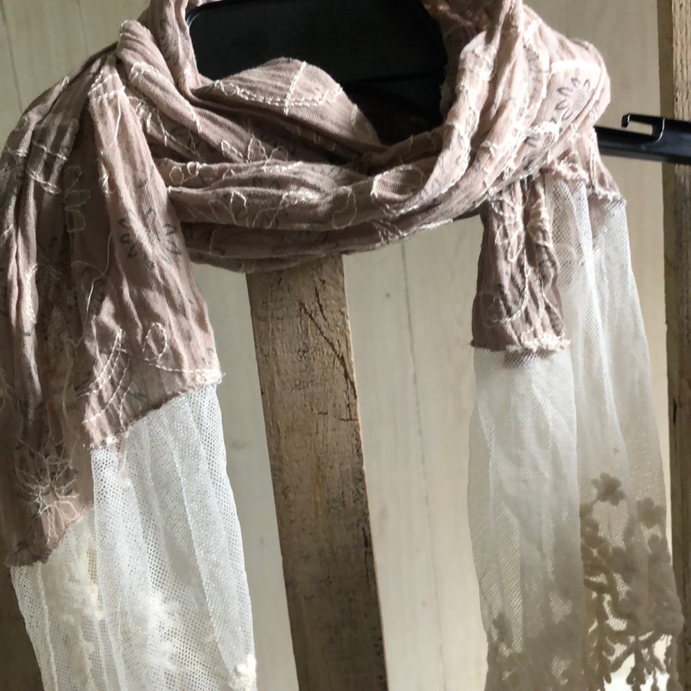 Vintage scarf browns with lace details at the ends